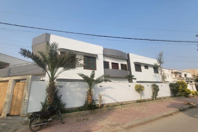 600 SQ YARDS 2 unit Bungalow for Sale in Brand New Condition